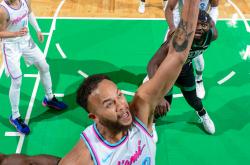 开云官方app入口-包含凯尔特人翻盘爵士，布克状态火热的词条