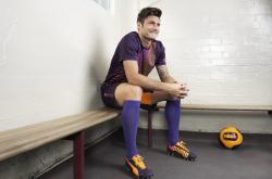 开云体育APP下载-当紫百合在伯纳乌绽放，基耶萨末节接管比赛与一场跨越文化的足球对话