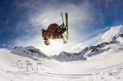 开云APP-跨洋对决见证新王诞生，尼克斯对阵浙江队，杰伦·格林刷新纪录之夜