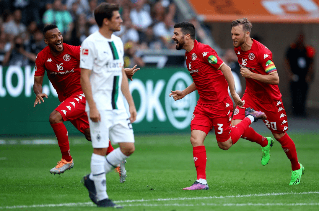 包含门兴主场战胜阿雅克肖，取得宝贵三分的词条