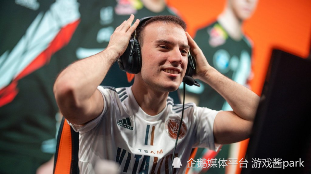 包含XL逆转JDGaming，Perkz打破历史纪录的词条