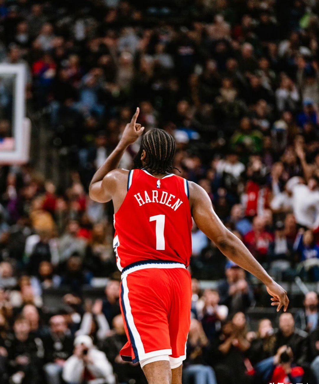 火箭困境重重，哈登独木难支