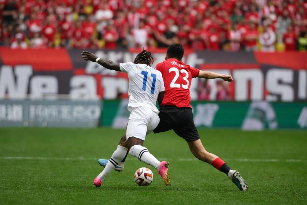 球队势如破竹，赢得了一场关键的赛事