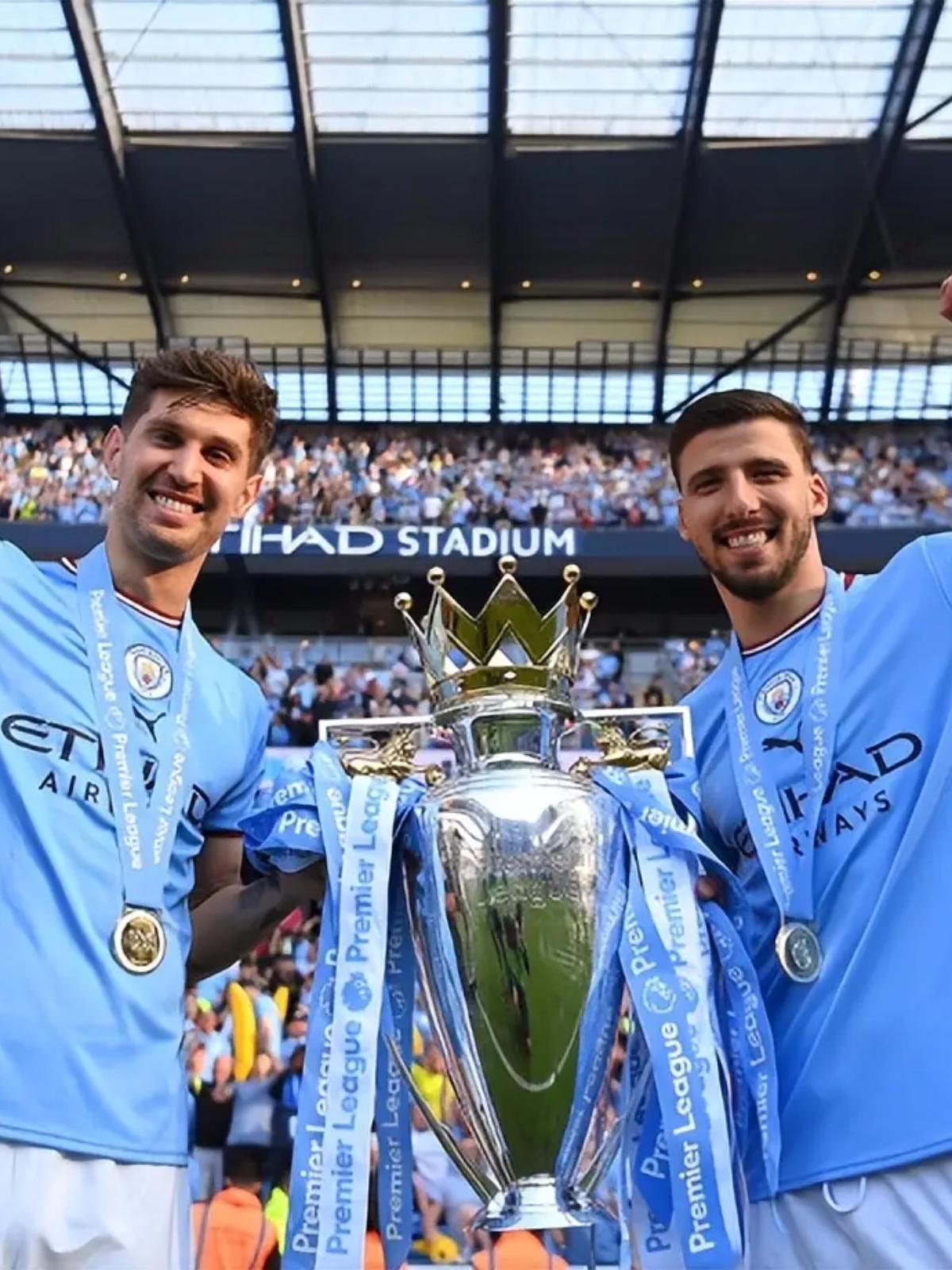 曼城主场四球大胜，继续领跑积分榜的简单介绍