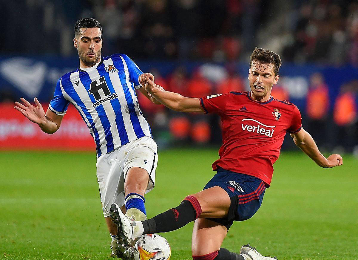 包含奥萨苏纳在主场击败对手实现三连胜的词条