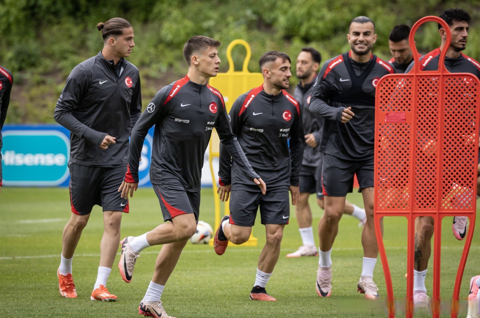 土耳其球队备战对决捷克，力争三分