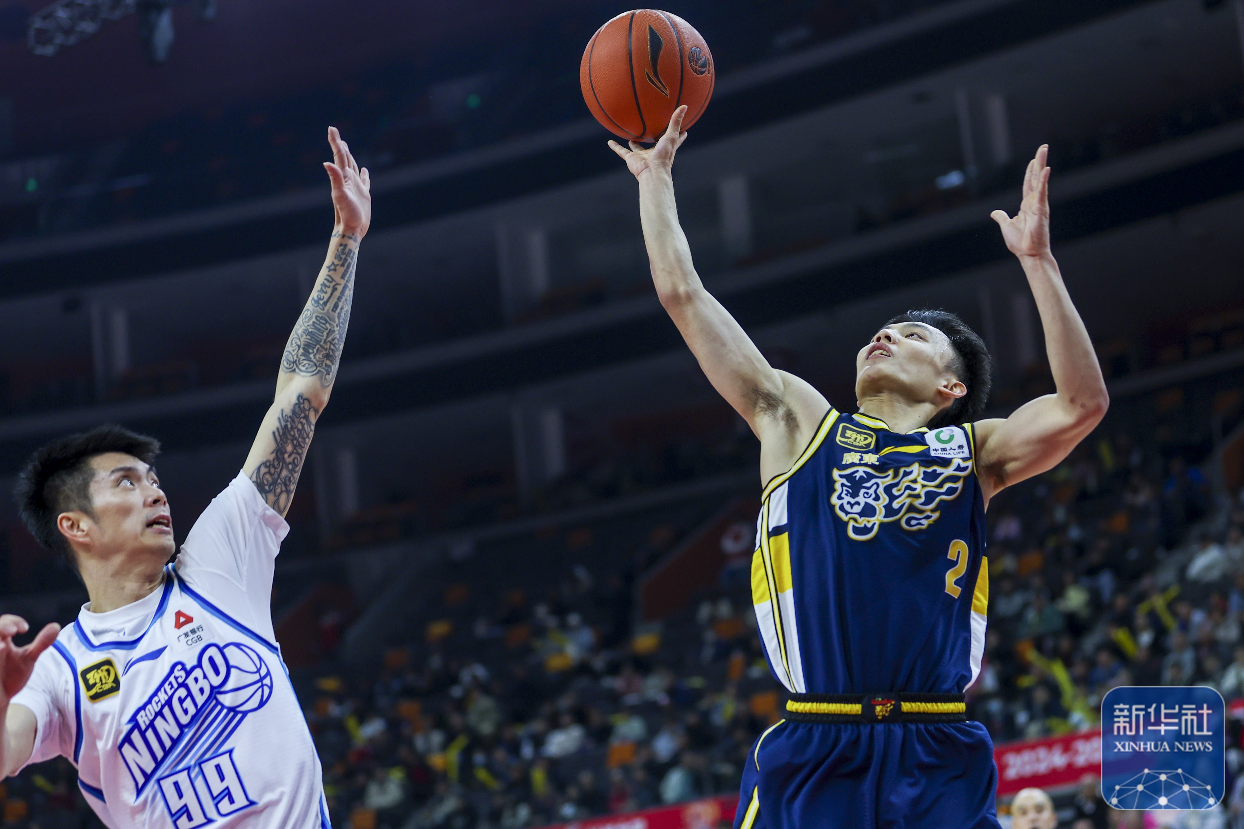 广西男篮主场迎胜，稳步前进