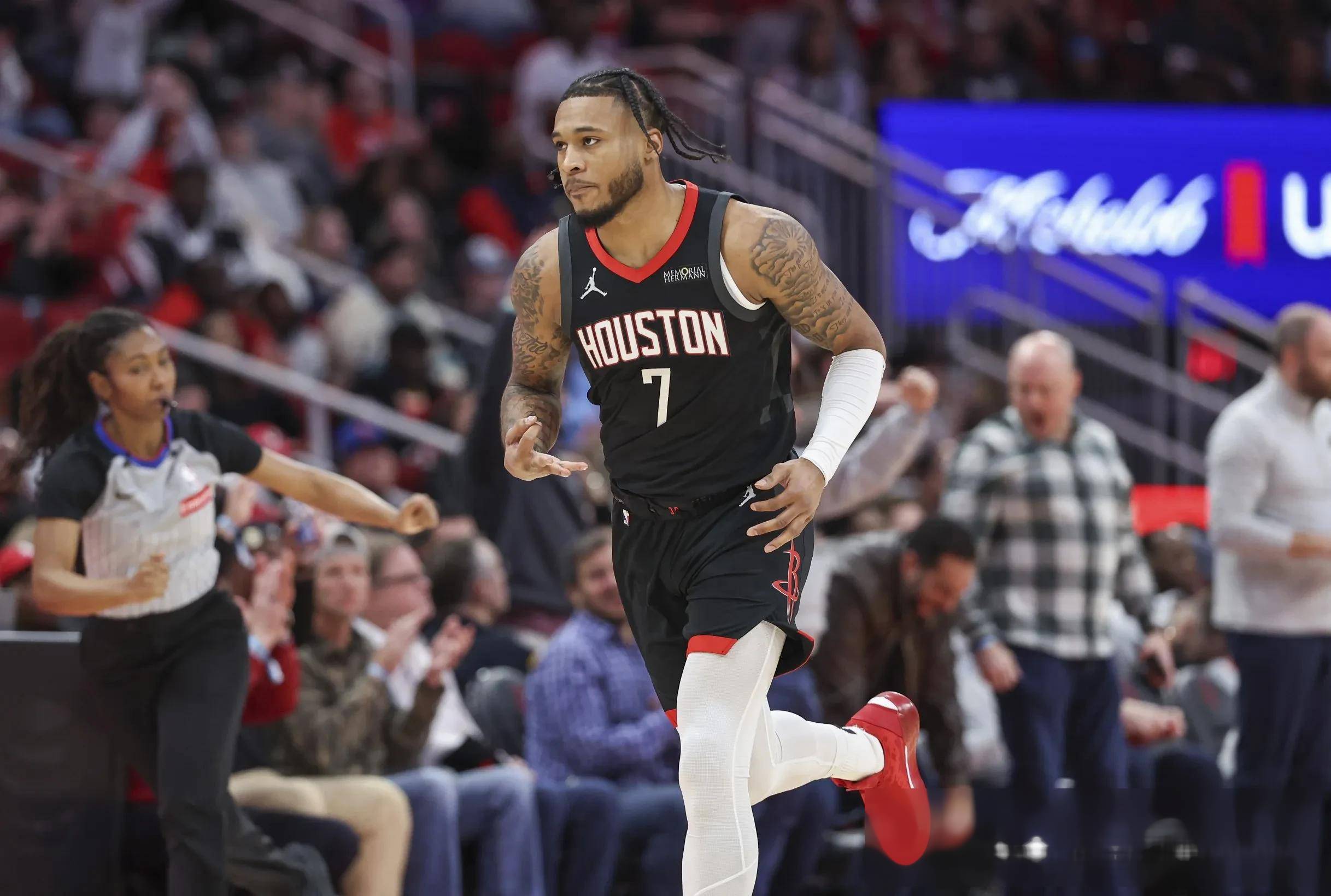 包含开拓者夺得客场三分，继续稳固联赛前三的词条