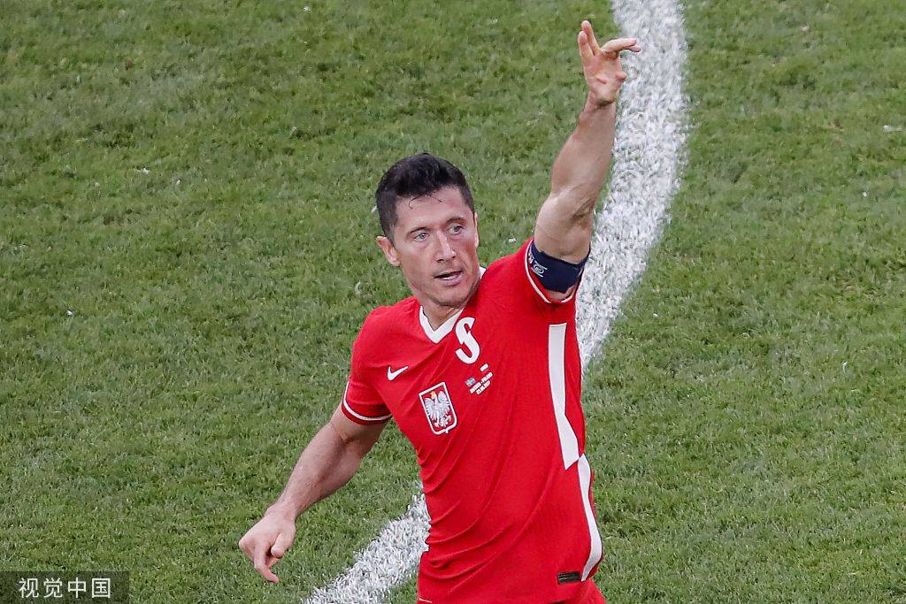 瑞典前锋梅开二度，率队晋级半决赛