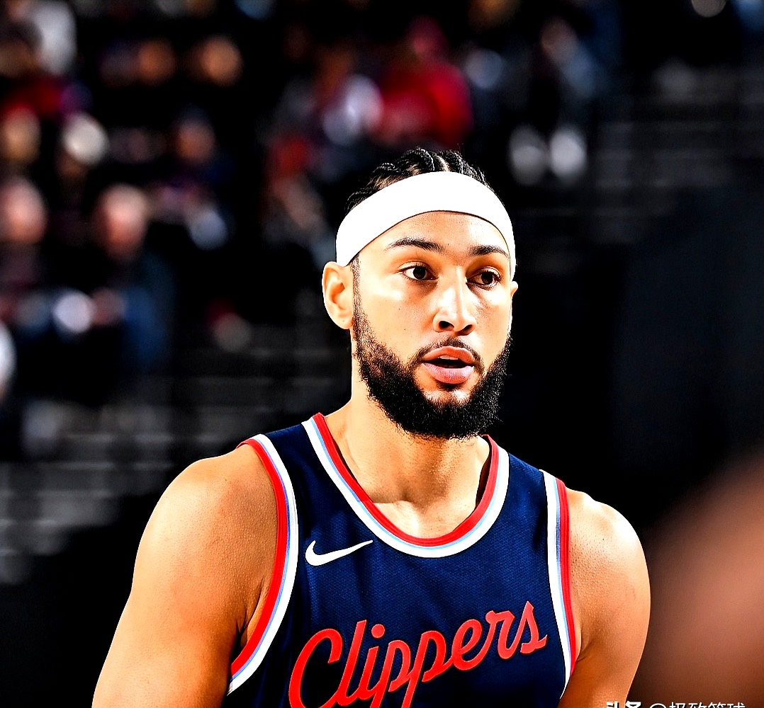 包含尼克斯客场获胜，西蒙斯突破得分的词条