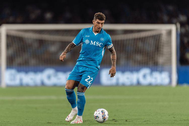 那不勒斯客场逼平，稳守前四席位的简单介绍