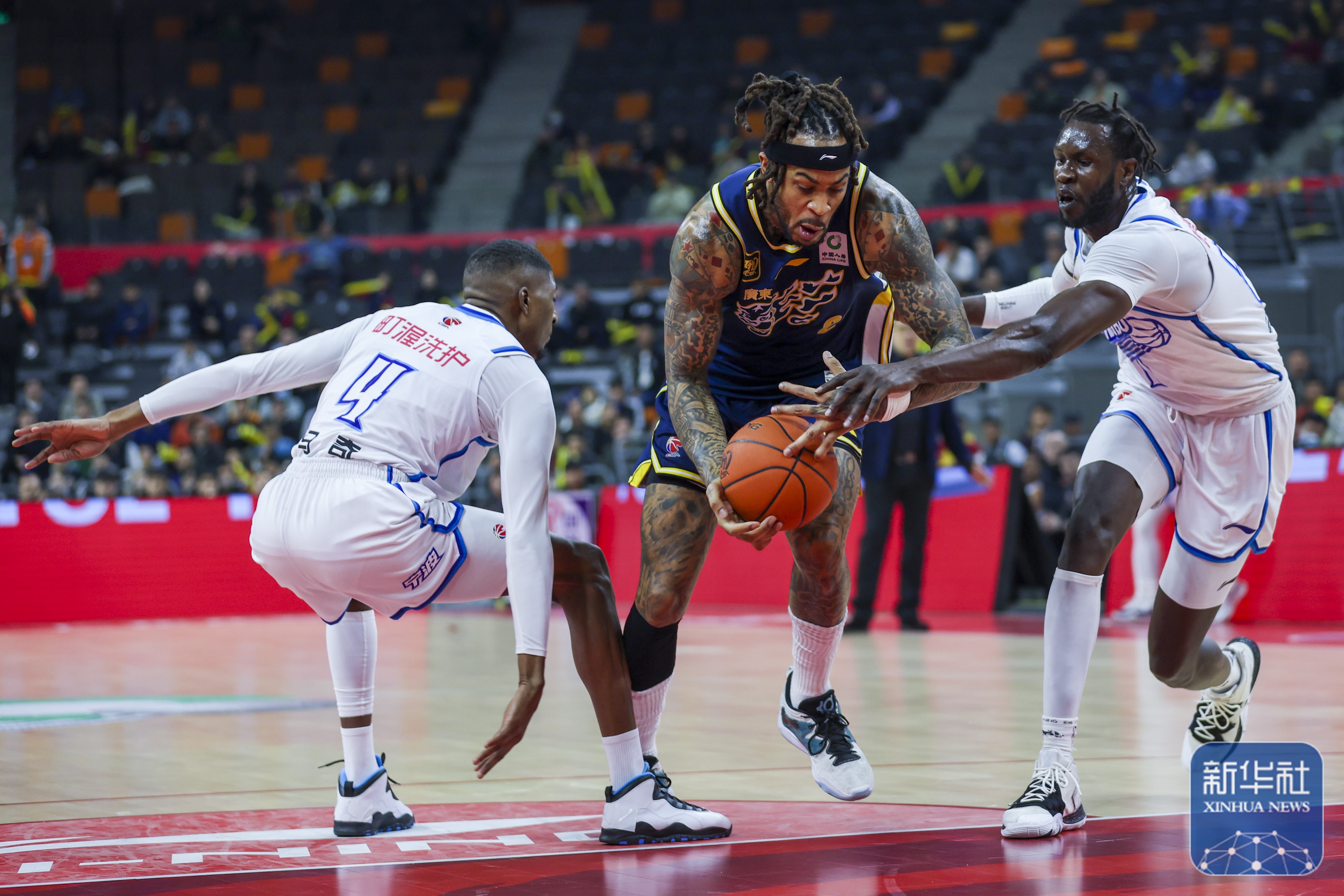 每场篮球比赛都是一次视觉盛宴，吸引着无数观众的简单介绍