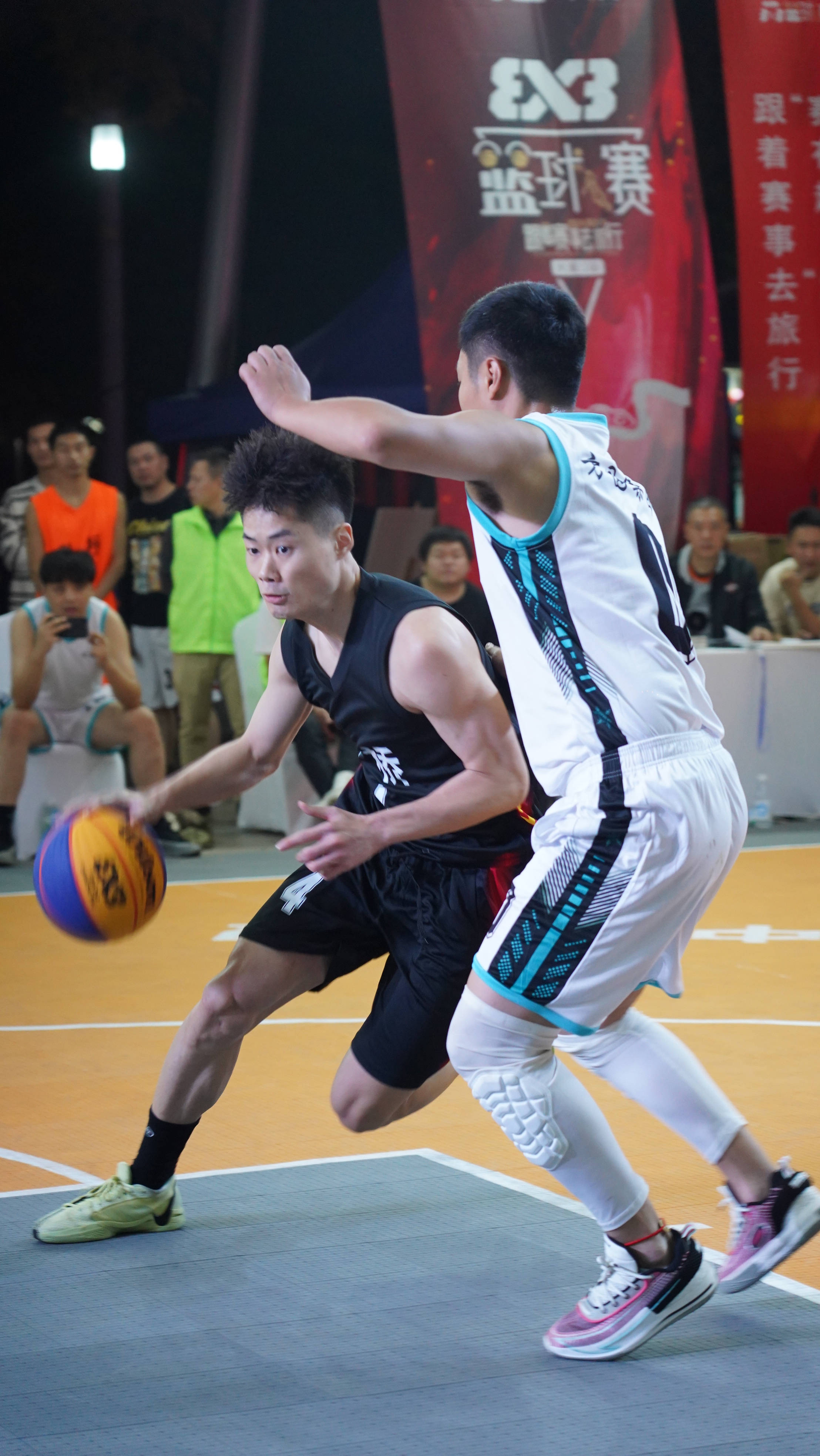 每场篮球比赛都是一次视觉盛宴，吸引着无数观众的简单介绍