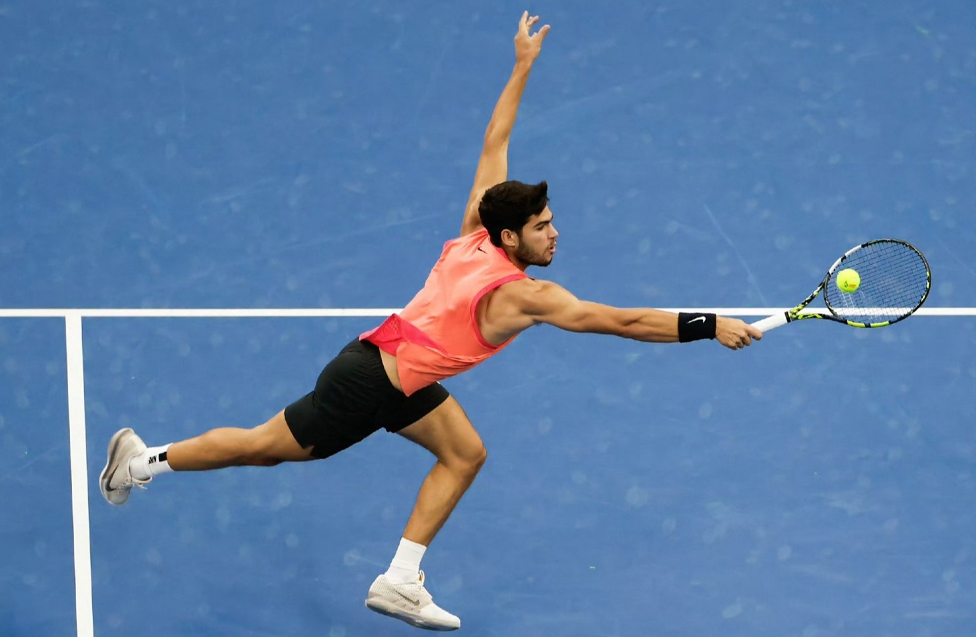 关于西班牙网球队逆转美国网球队，阿尔卡拉斯绝境逆转的信息