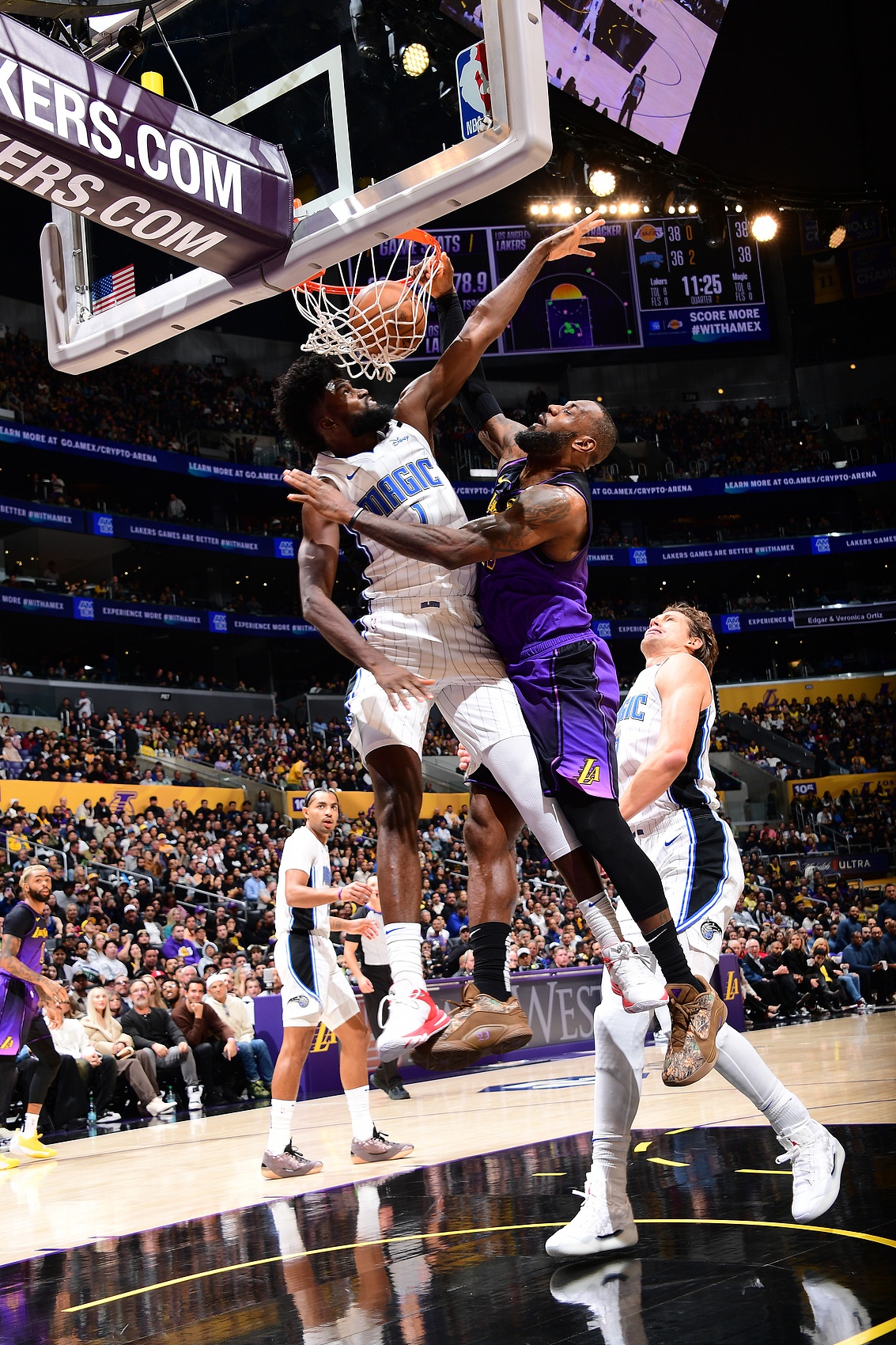 关于火箭险胜马刺，加里纳利三分雨点燃全场的信息