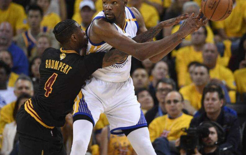 包含国王碾压波兰男篮，乔治·希尔统治全场的词条