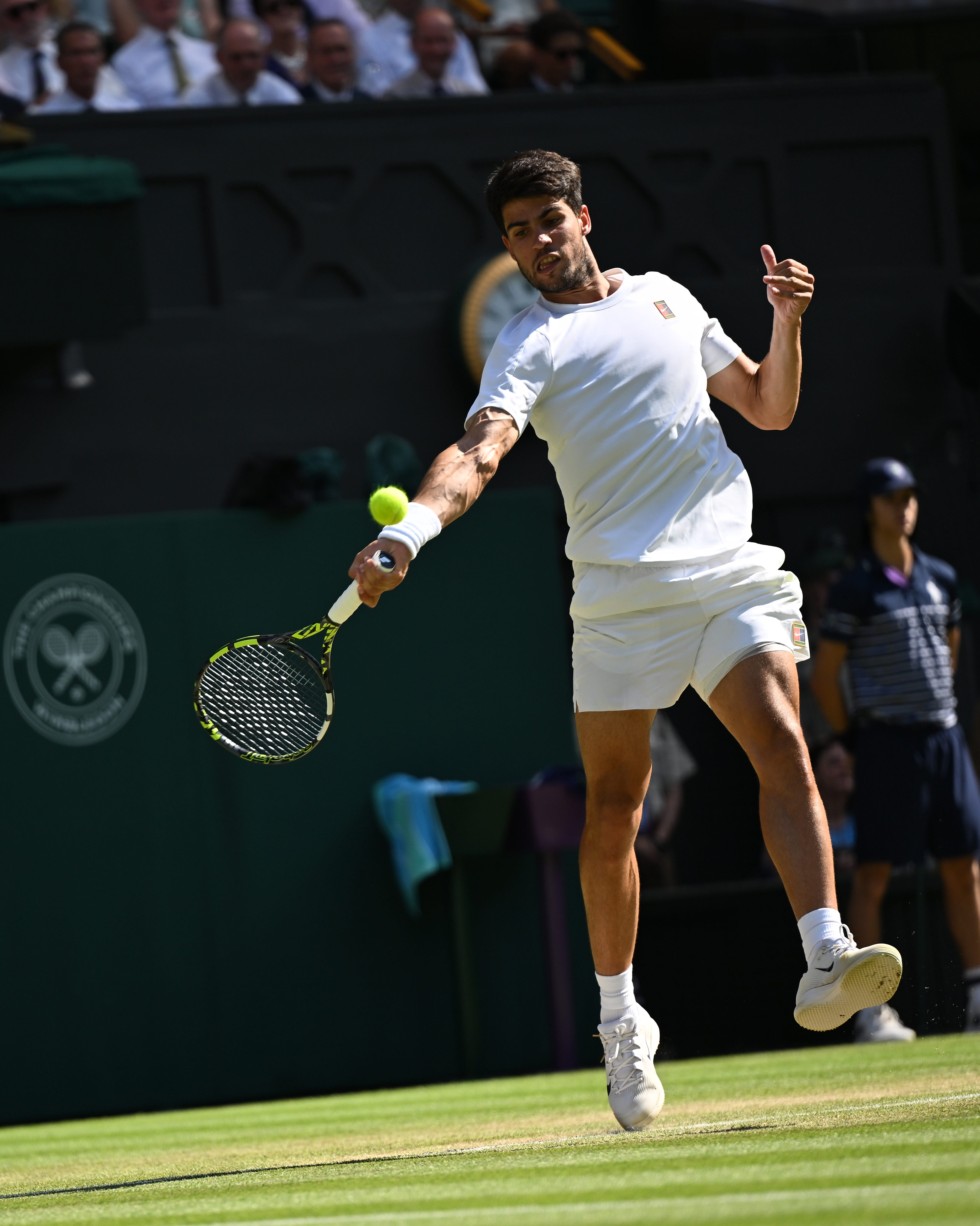 意大利网球队完胜英国网球队，阿尔卡拉斯惊艳世界