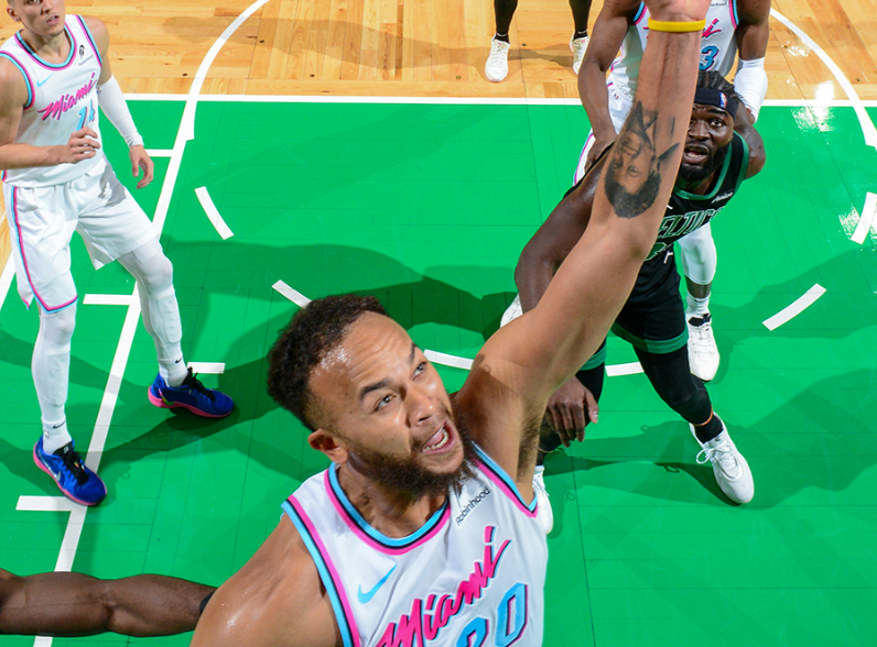 包含凯尔特人翻盘爵士，布克状态火热的词条