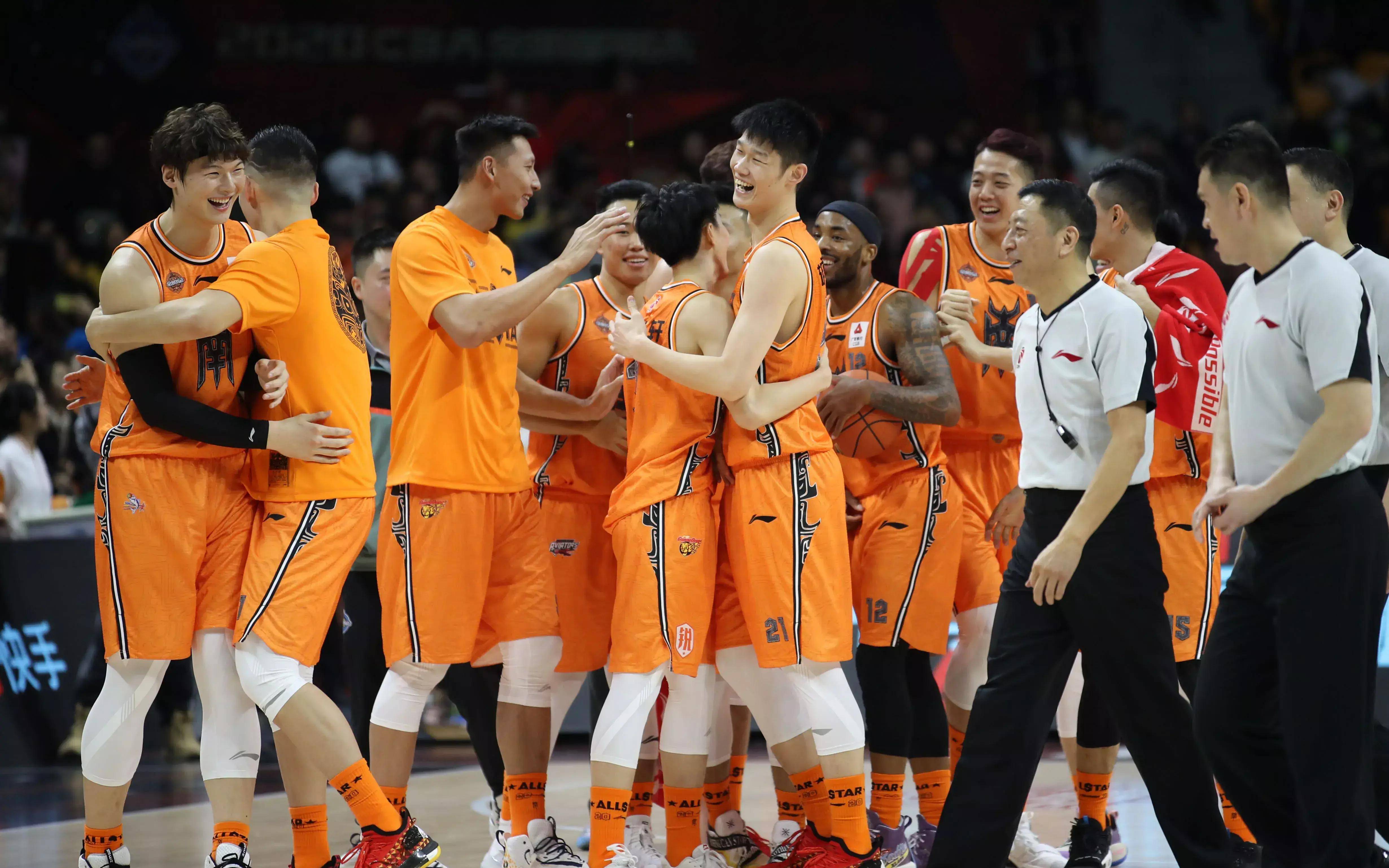 篮球明星赴华参加慈善赛，粉丝热情迎接的简单介绍