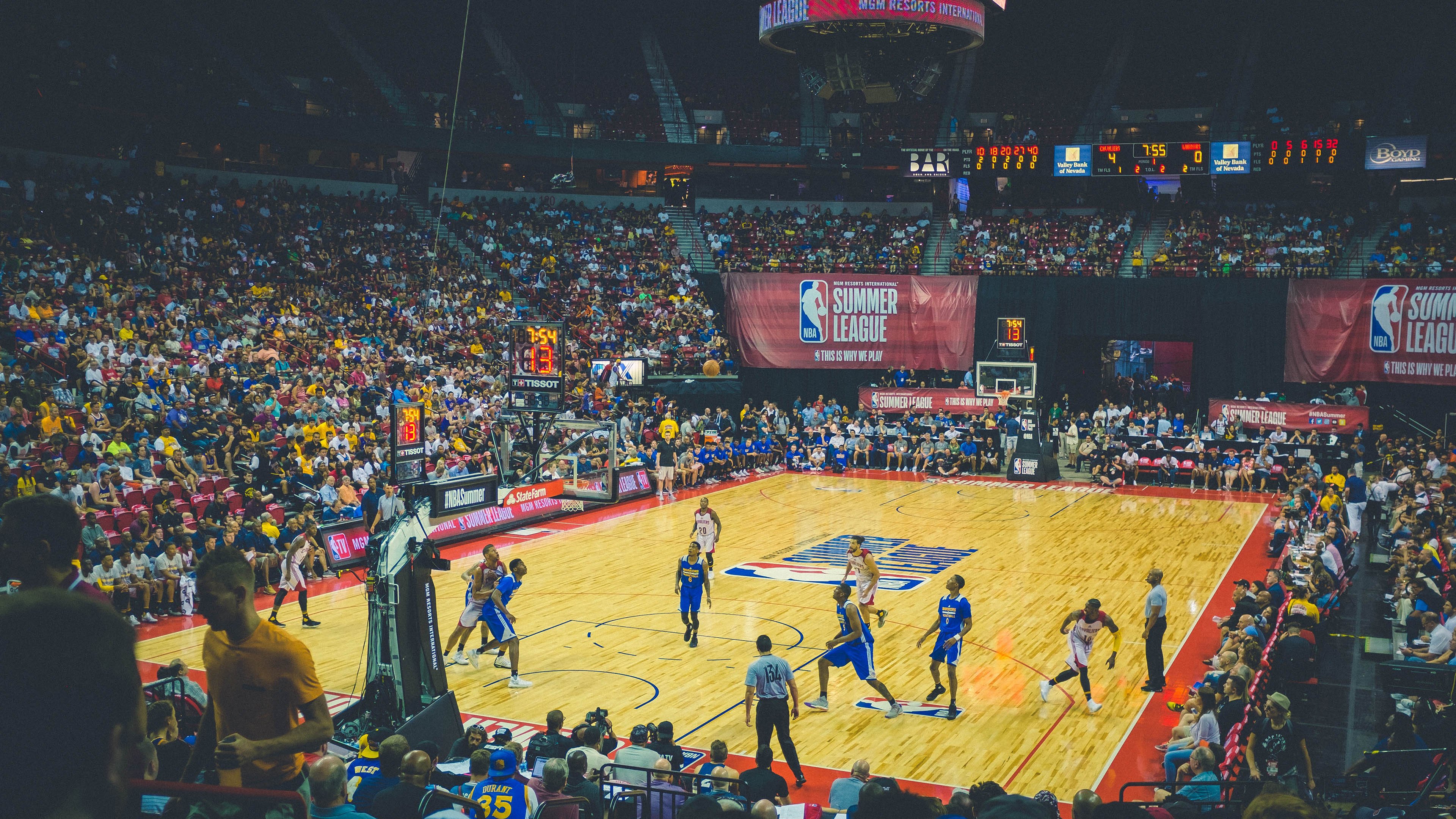 双城记，尼克斯战术铁幕笼罩湖人，哈登奥运前夜上演接管时刻