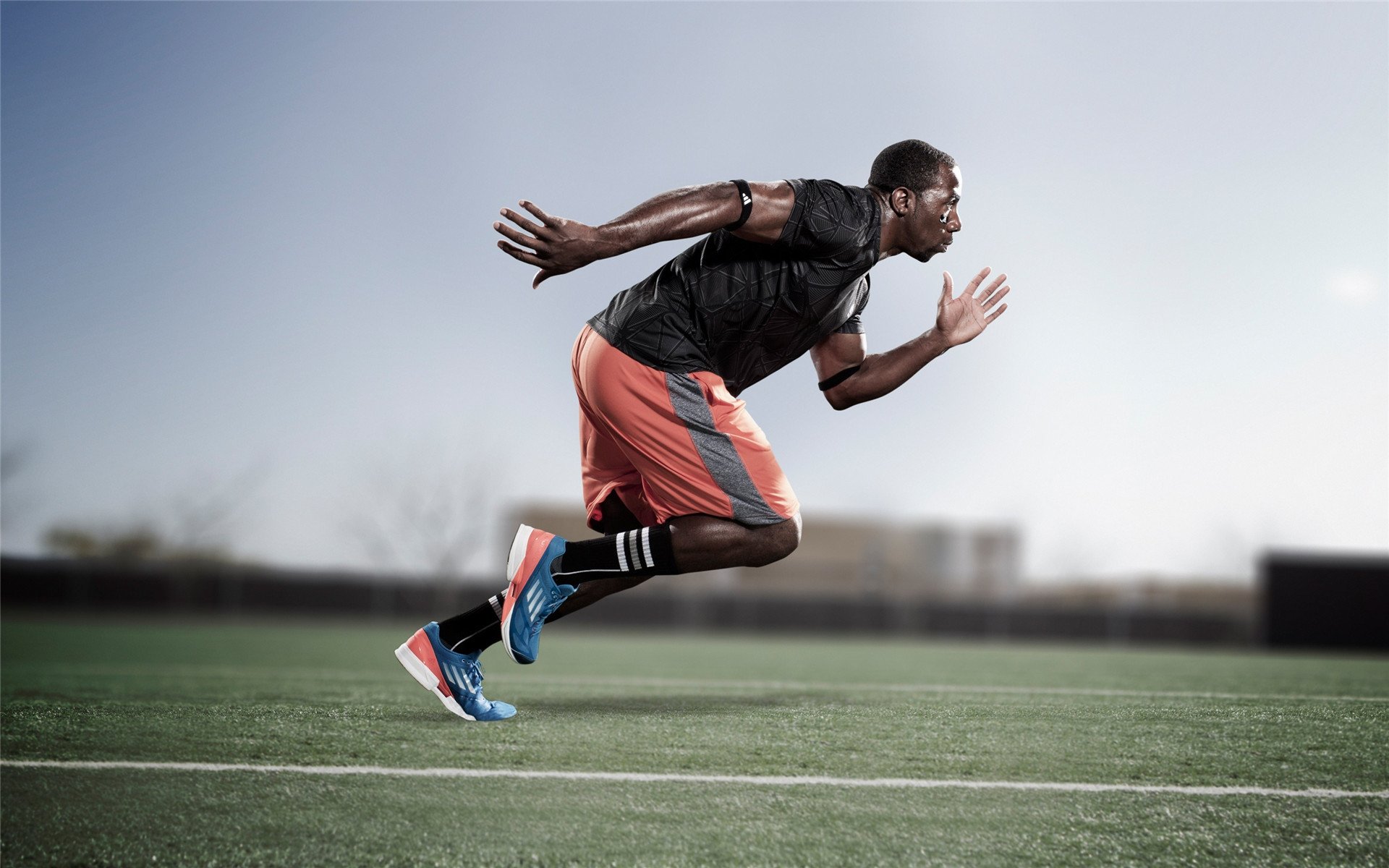 那不勒斯风暴，克瓦拉茨赫利亚撕裂防线，巴萨读秒绝杀马赛