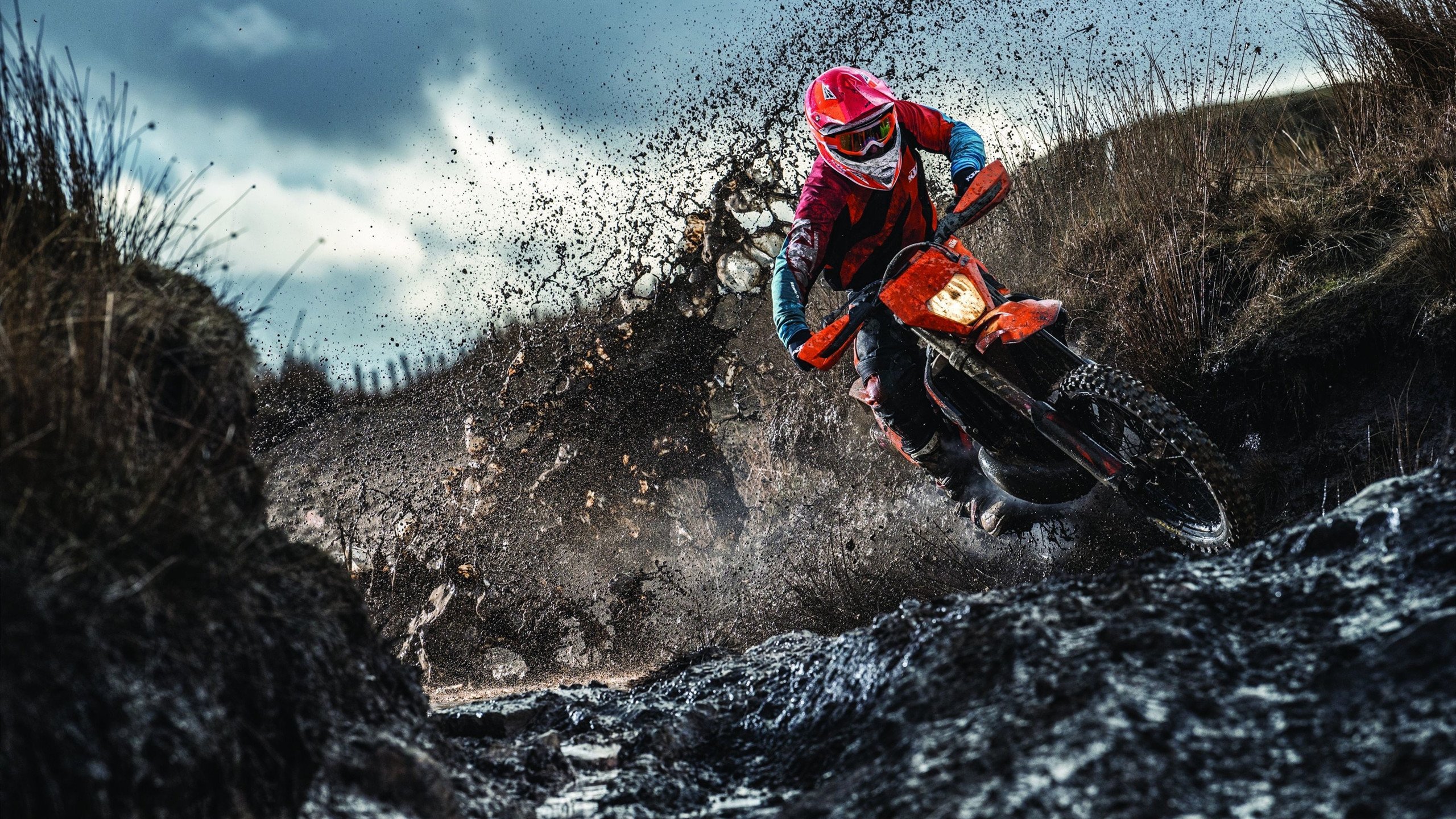 绝杀时刻与黄鸭奇迹，当德国战车碾过泰国，赛场被一双黄鸭点燃