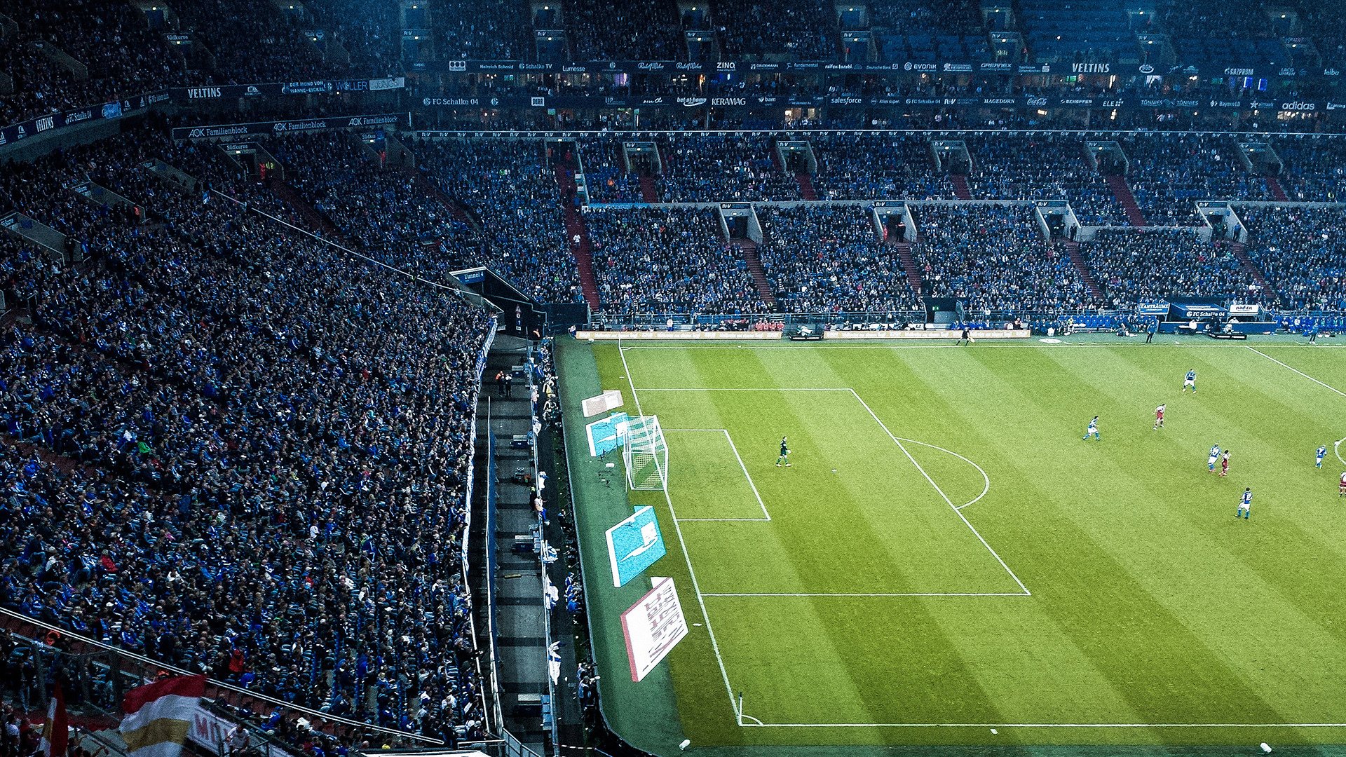 赛道上的王者,周冠宇统治全场,雷诺车队力克索伯车队