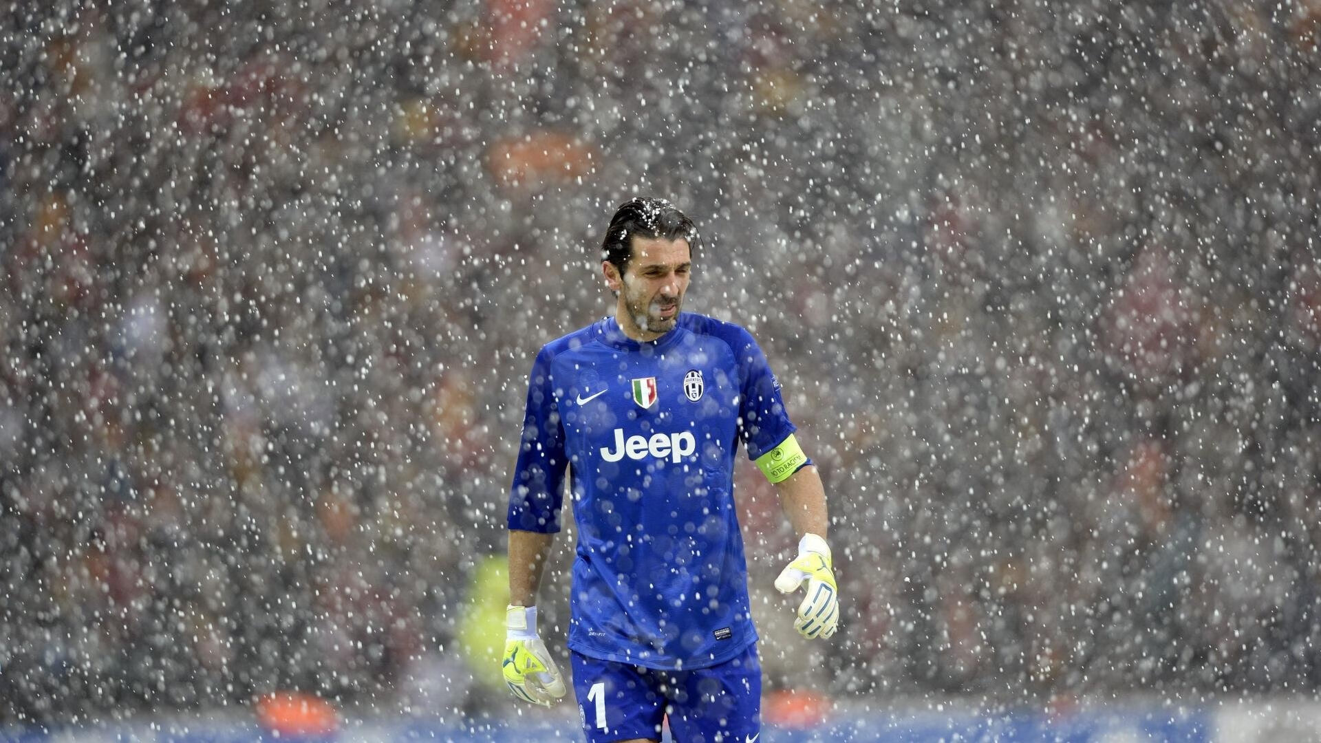 巴黎之夜，当足球艺术碾压战术执念，C罗一记惊鸿照亮东西方足球哲学之争